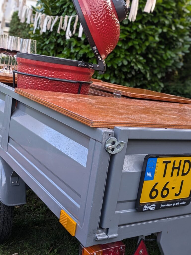 Piaggio Ape Pentaro Foodtruck met oplegger (Sale & Rent)