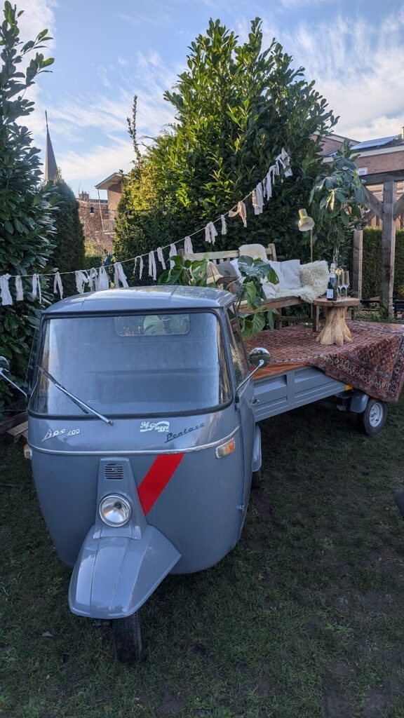 Piaggio Ape Pentaro Foodtruck met oplegger (Sale & Rent)