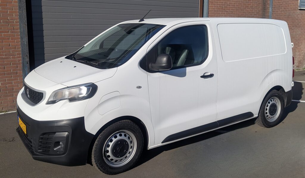 Peugeot e-Expert Compact premium accu 50 kWh met kastinrichting zgan