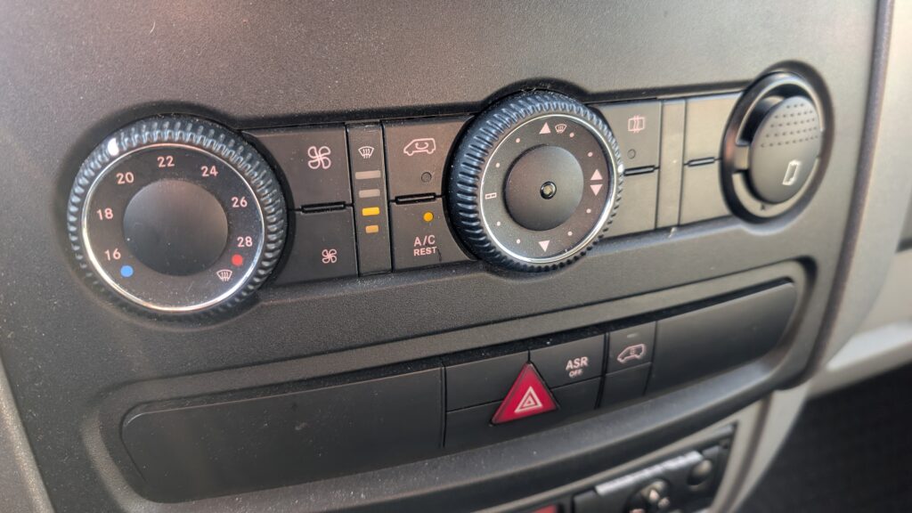 Crafter 46 met HIAB 2.2 ton/mtr kraan