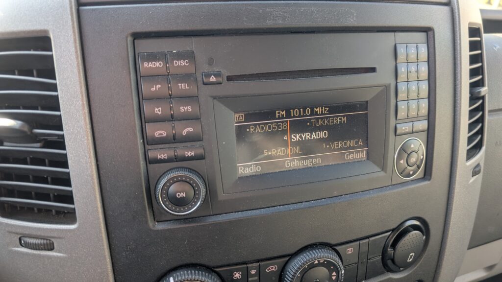 Crafter 46 met HIAB 2.2 ton/mtr kraan